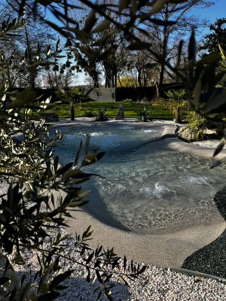 Piscine lagon gris clair