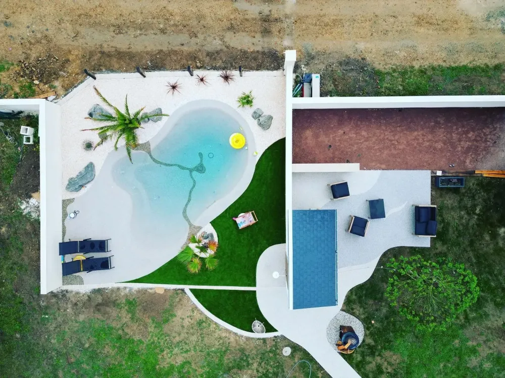 Piscine lagon vue dessus